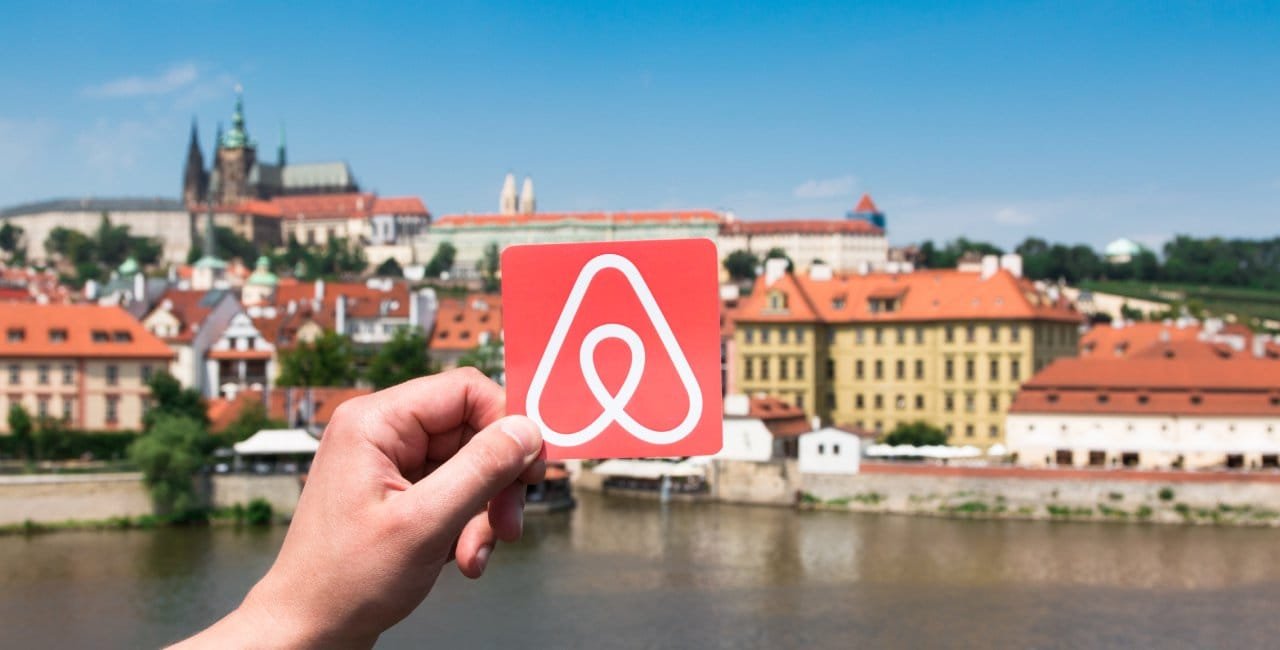 Survey: More than half of Prague residents in favor of Airbnb restrictions